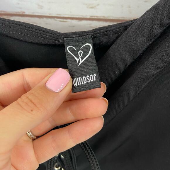 Elegant Black Lace-Up Dress - Picture 8 of 8